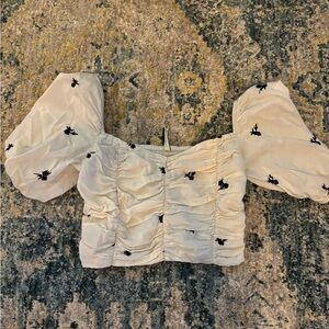 Super cute cropped top with puffy sleeves